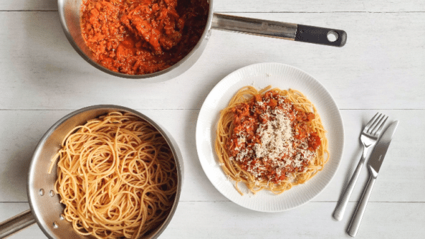 Pasta med kødsovs