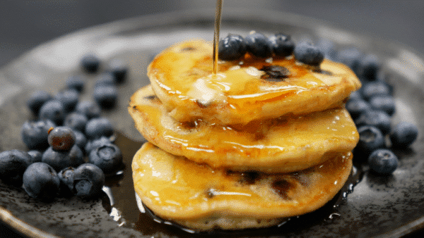 Amerikanske pandekager med blåbær