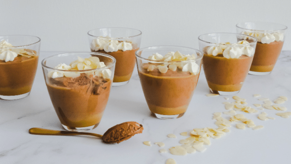 Chokolademousse med karamel