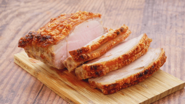 Flæskesteg sous vide med sprød svær i gryde