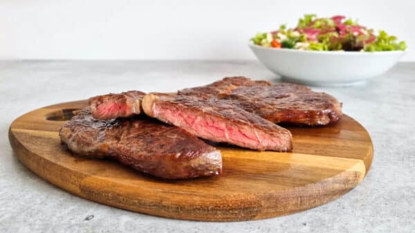 Langtidsstegt ribeye bøf på pande