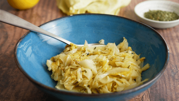 Pan-fried pointed cabbage with tarragon