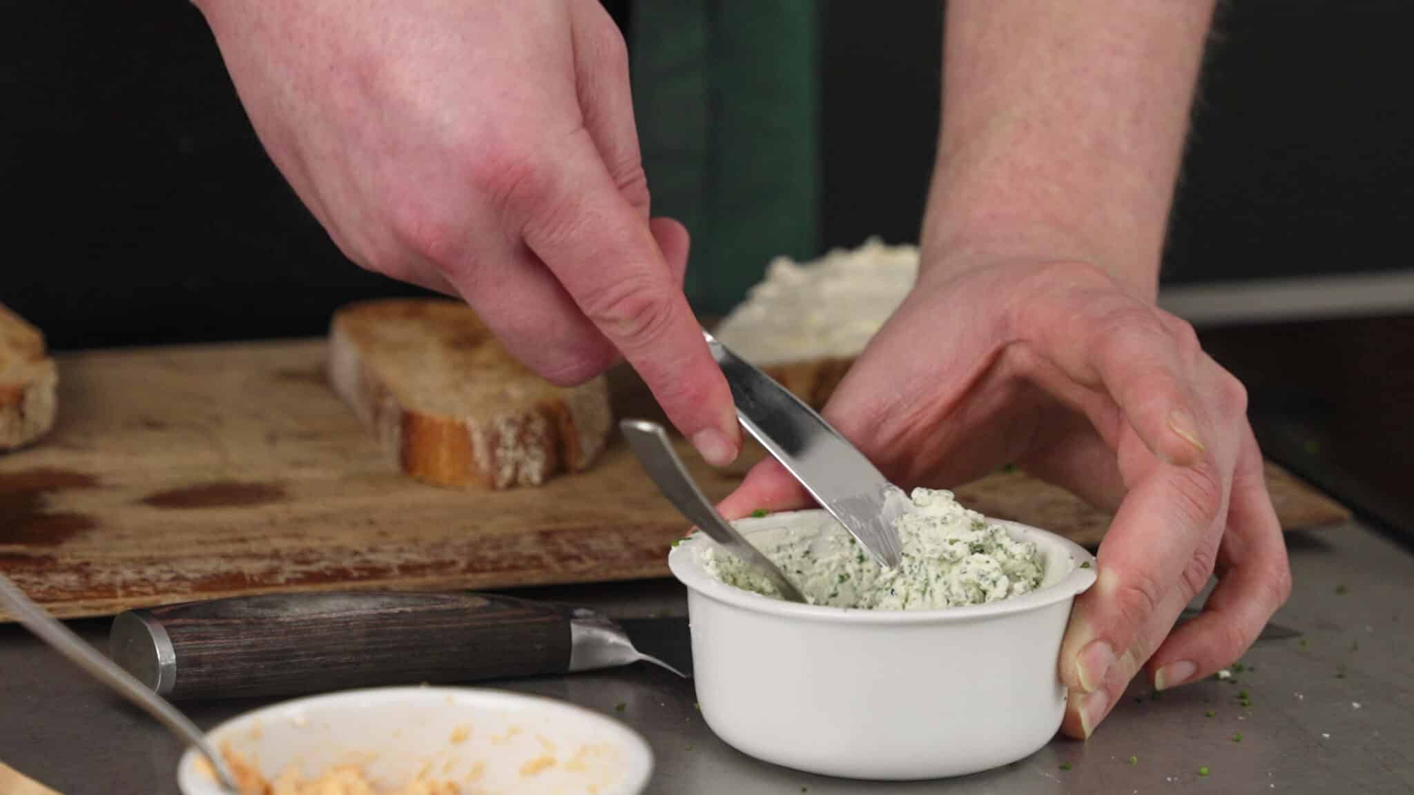 Hjemmelavet flødeost med purløg